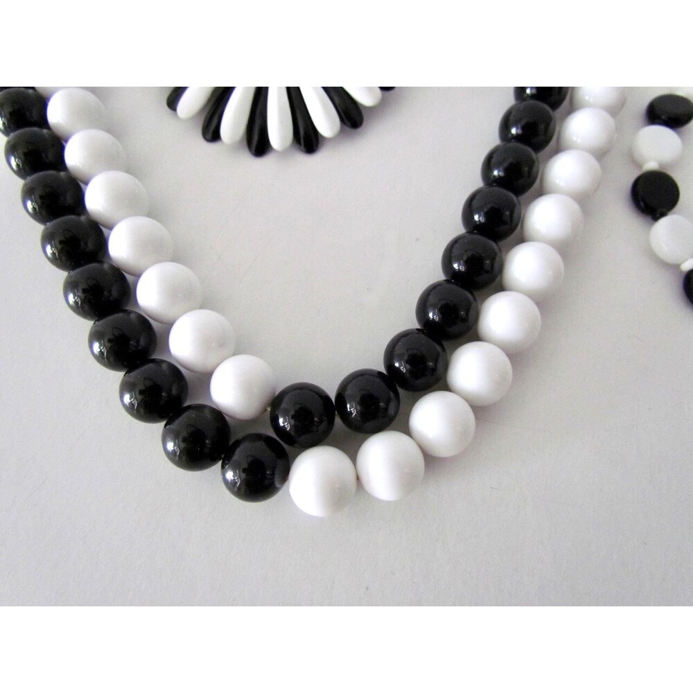 Vintage Lot 4 Enamel Brooches Necklaces Flower Black White 50s 60s